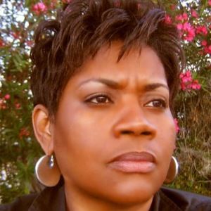 Meet your Posher, Nadine dedier